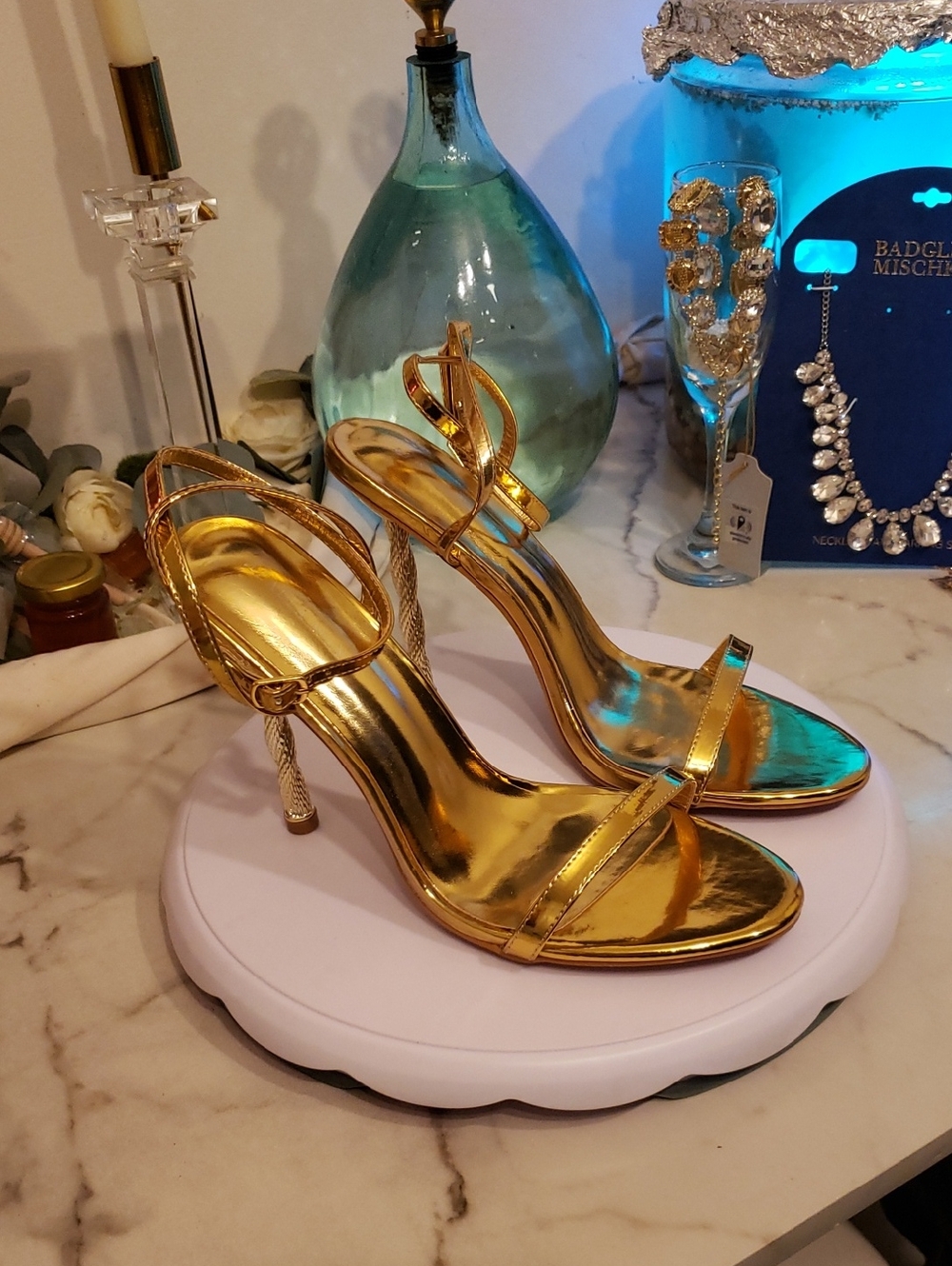 AZALEA WANG BENTINA GOLD SANDAL with Twisted Heel SIZE 11